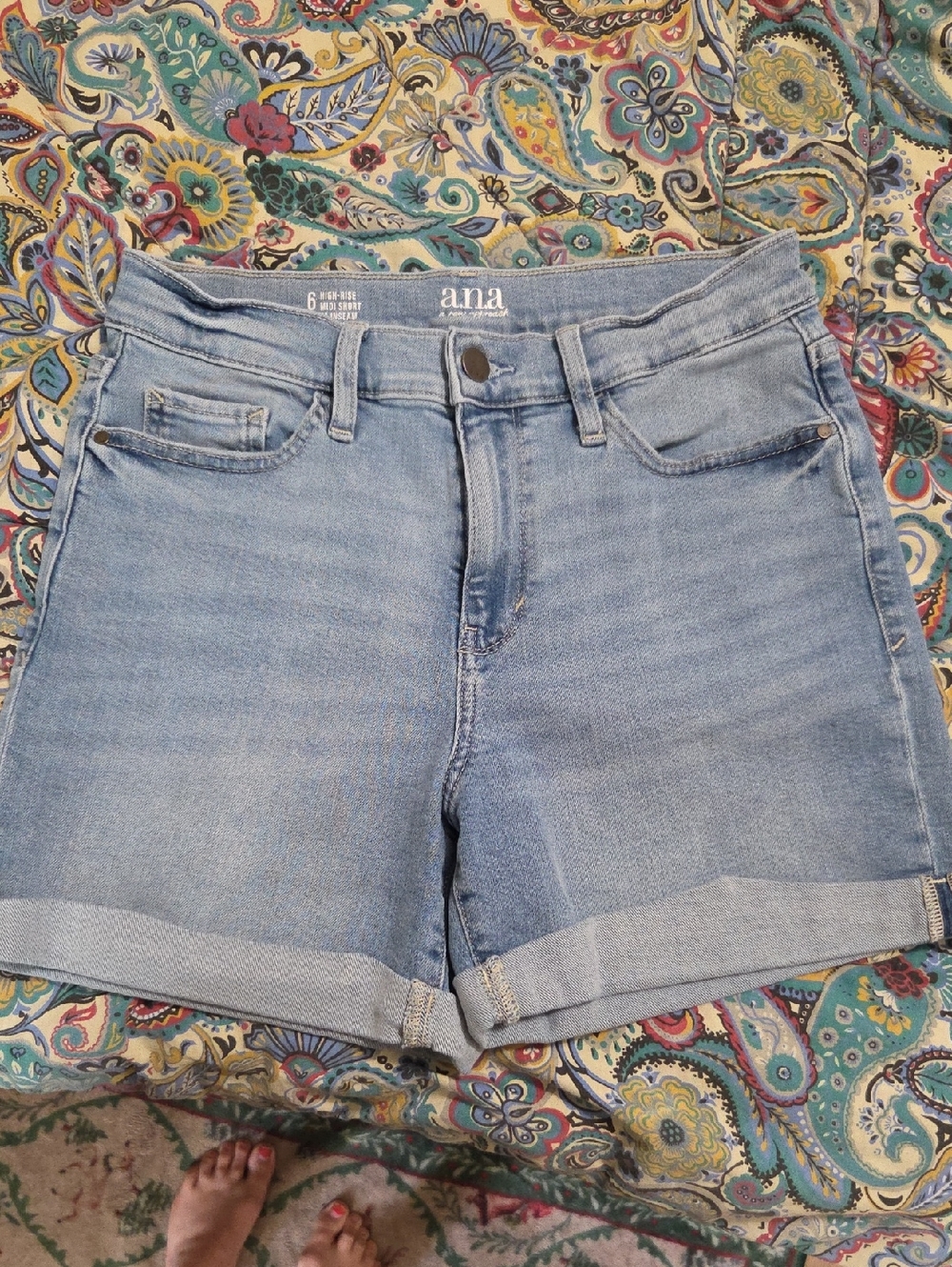 a.n.a Light Wash Denim Roll-Cuff Women's Shorts